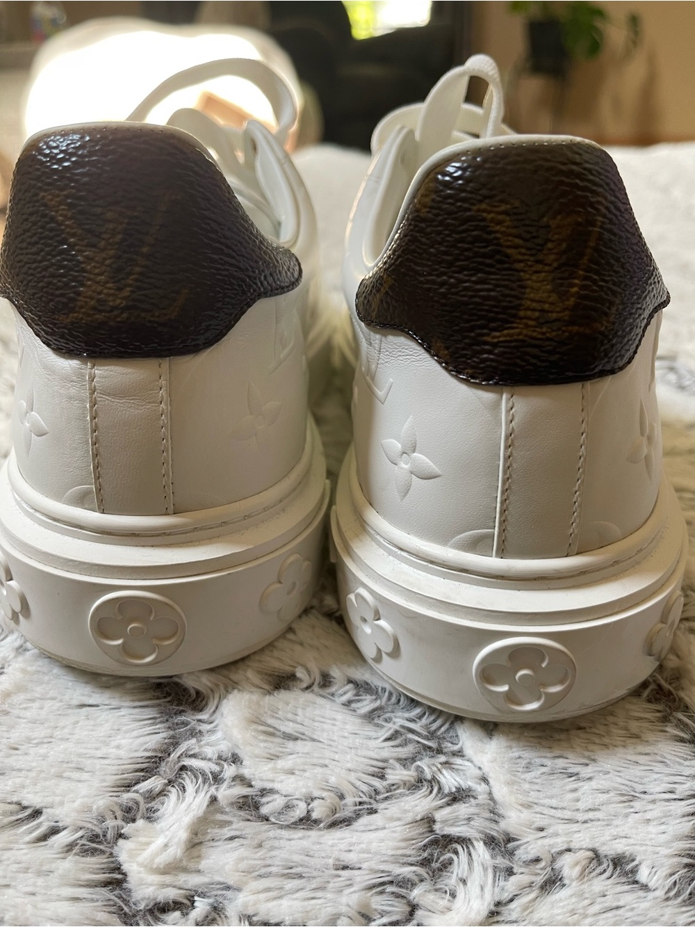Louis Vuitton White Leather Monogram Low-Top Sneakers with Gold Eyelets - Picture 5 of 6